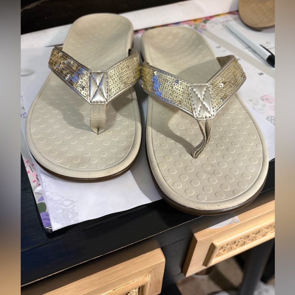 VIONIC gold Sequin Toe Thong Sandals Vionic  Women's Size 9